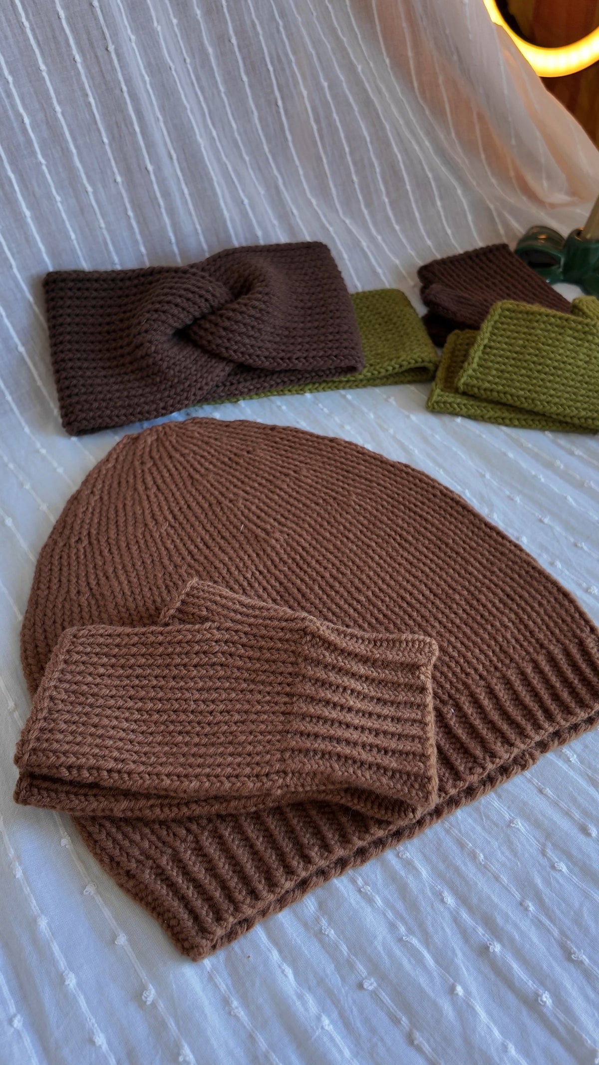 Commande personnalisée : Slouchy et mitaines en mérinos d’Arles