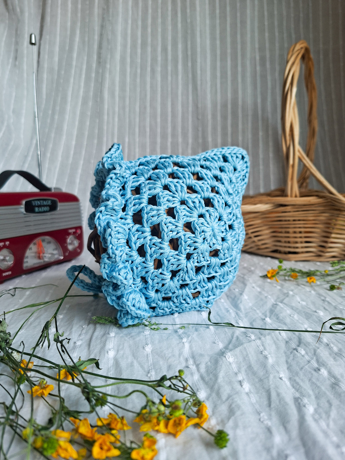 Béguin au crochet bleu - 100% coton