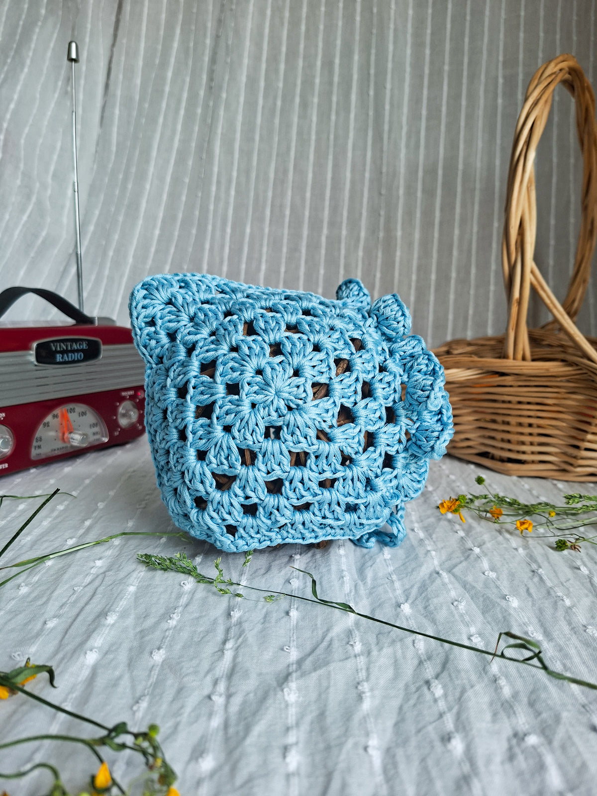 Béguin au crochet bleu - 100% coton